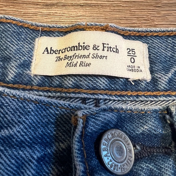 Abercrombie & Fitch The Boyfriend Short Mid Rise Denim Size 25 0 - Picture 2 of 3